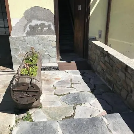 Tiny Charming Close To The Slopes Apartment *