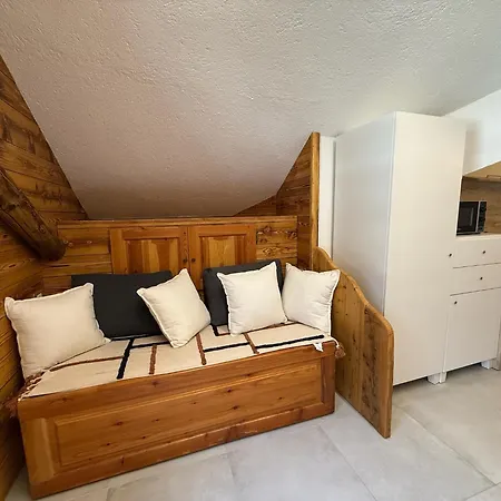 Tiny Charming Close To The Slopes Apartment